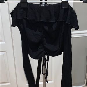 black long sleeve crop top